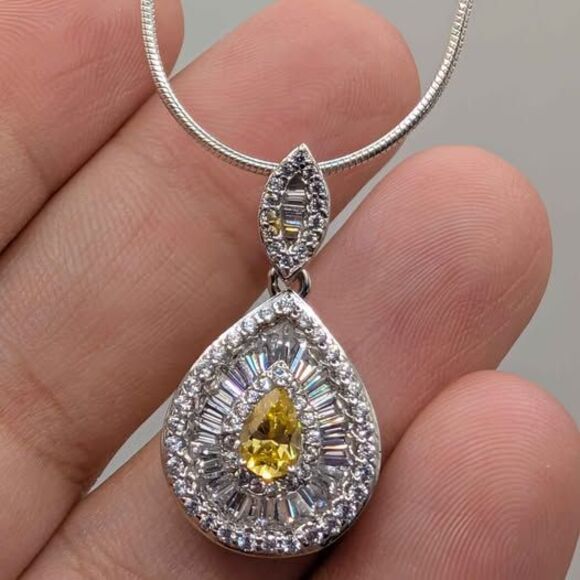 Vintage Tear Drop Yellow CZ Stone Sterling Silver 16 Inch Italy Necklace - Picture 1 of 4